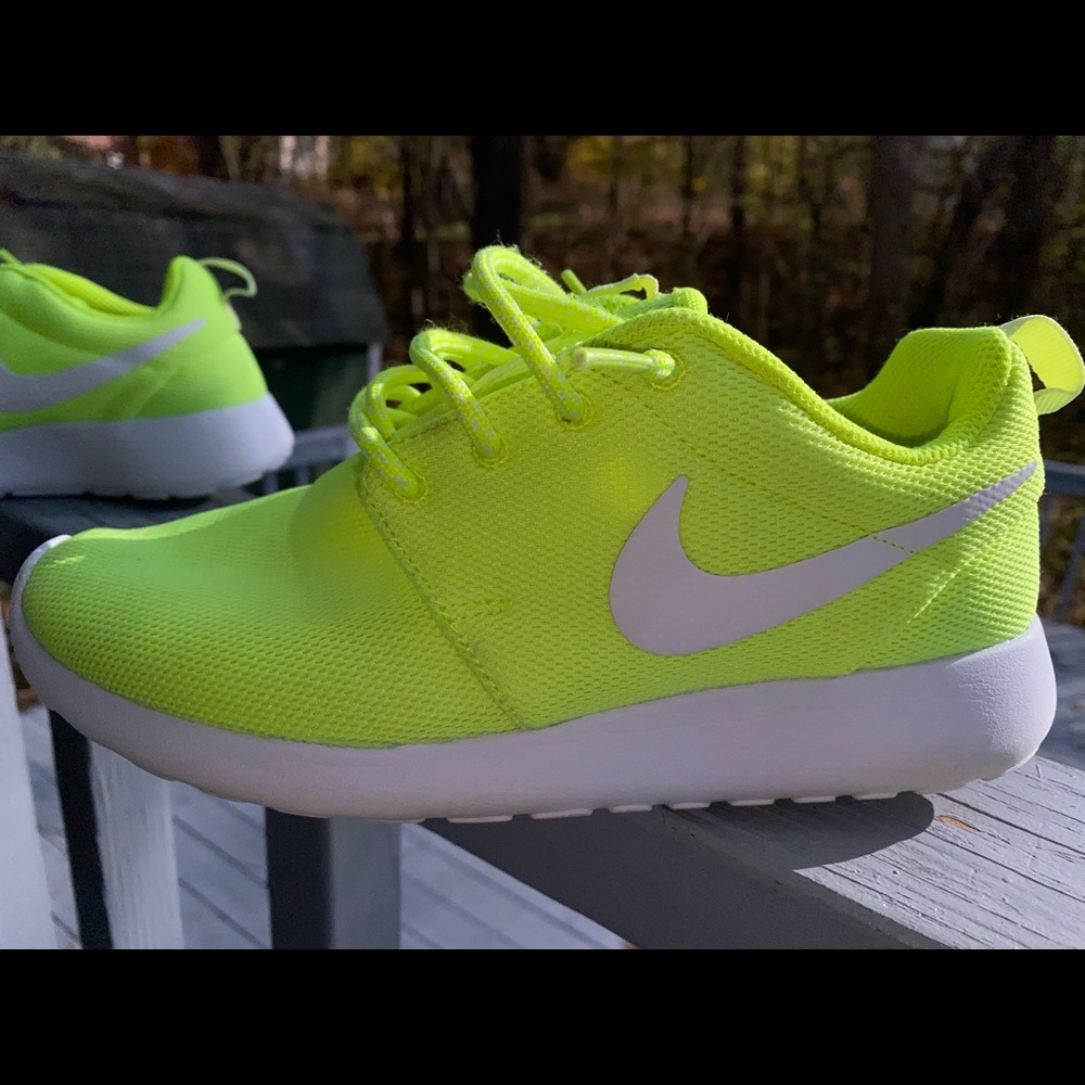 Women’s Roshe  Sneakers  yellow/ white